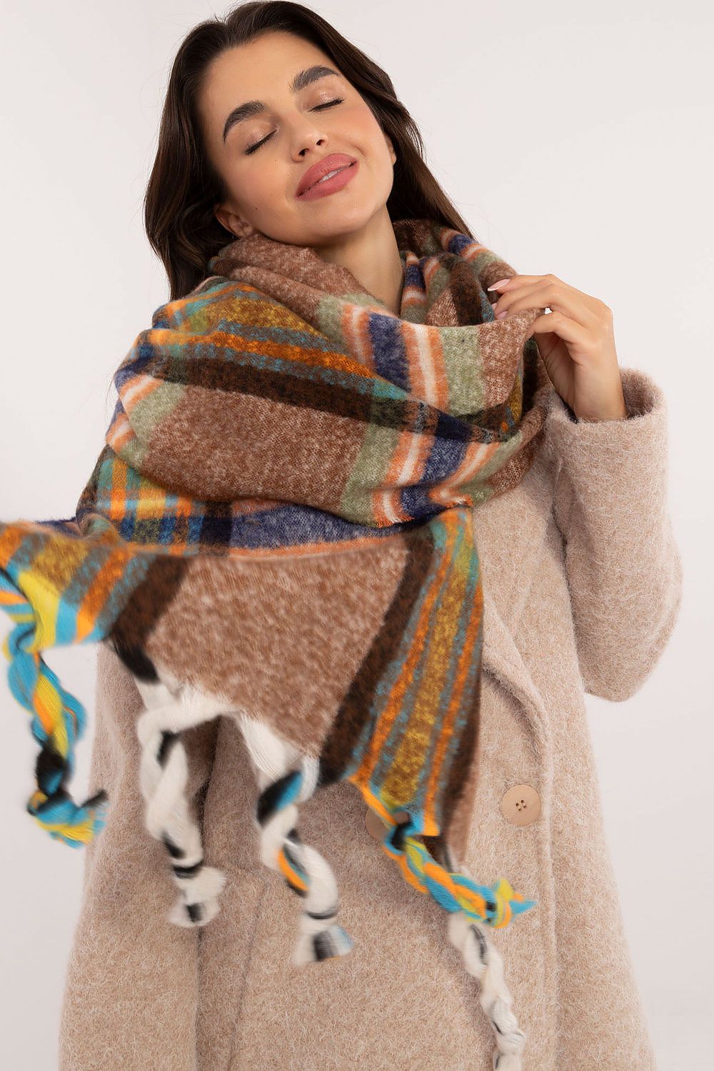  Shawl model 202578 AT 
