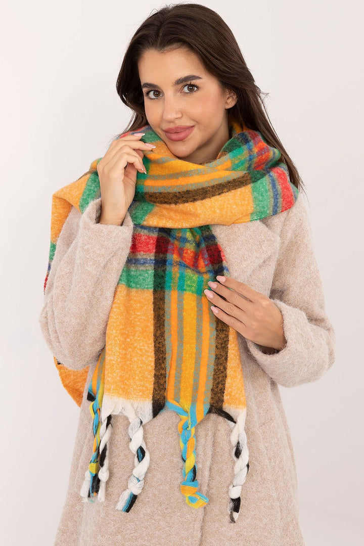  Shawl model 202579 AT 