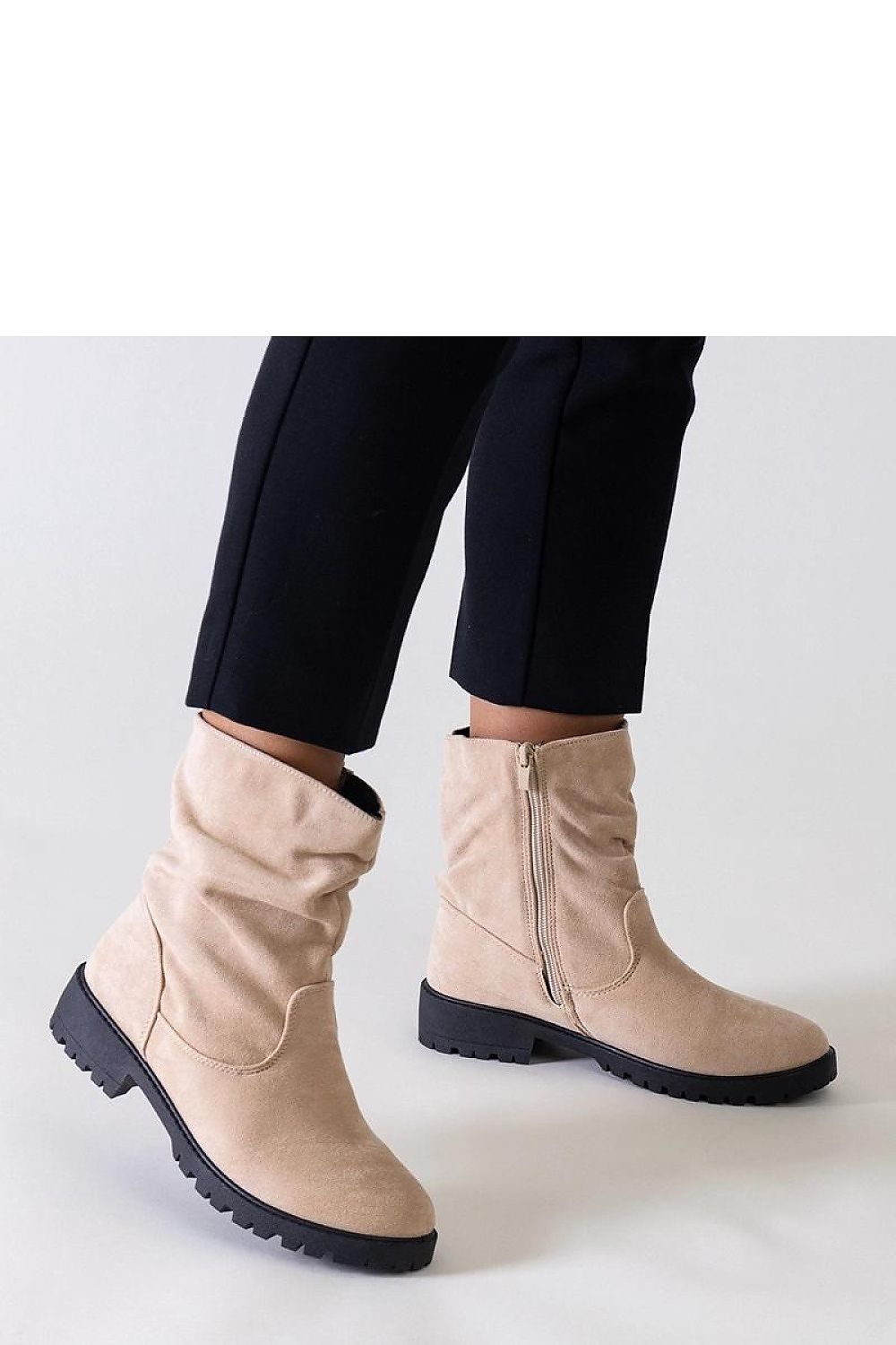 Hinda – Rynkade Ankelboots i Eco-Suede