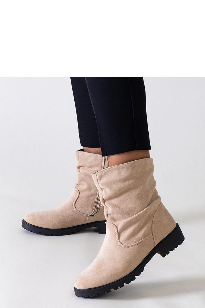 Hinda – Rynkade Ankelboots i Eco-Suede